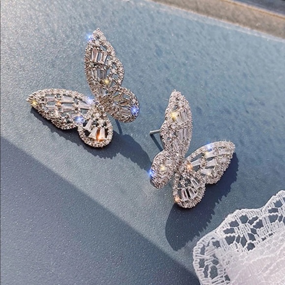 New Chic Butterfly Sparkly Cubic Zircon Earrings - Picture 2 of 4